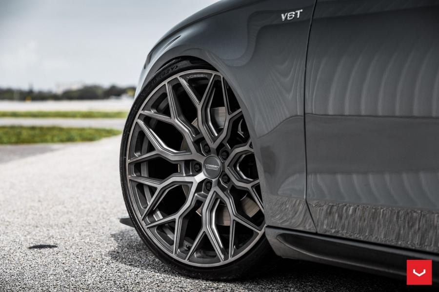 Детали экстерьера Audi S4 Sedan on Vossen Wheels (HF-2) 2018 года  (фото 4 из 22)